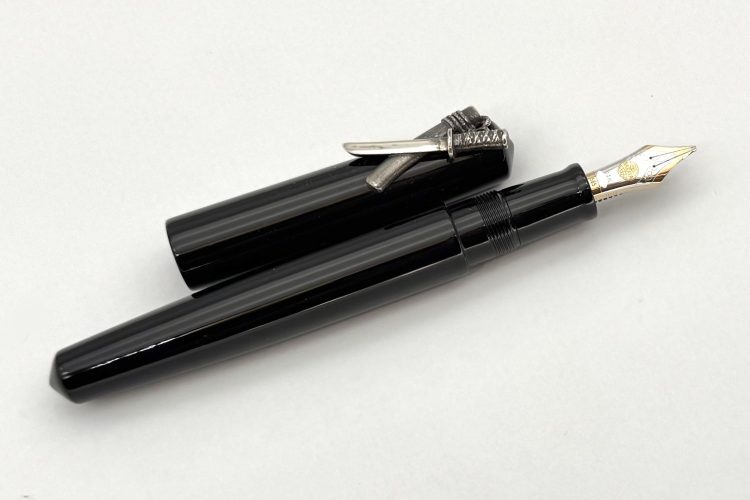 NakayaPiccoloLongWriterKuroRoiroFPFumigatedSmallSwordStopper_E